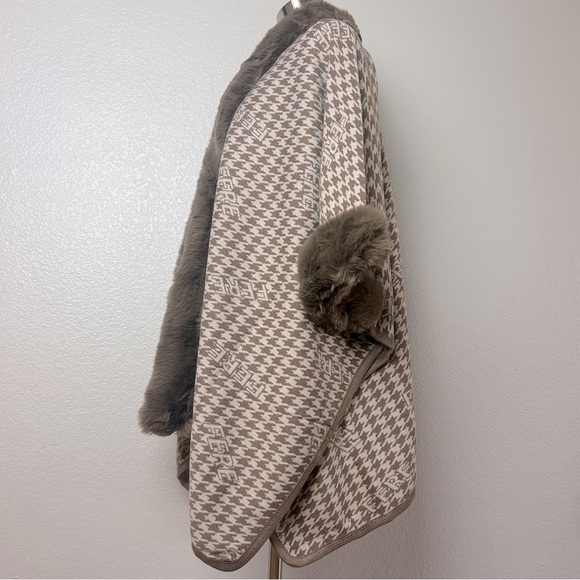 Poncho Cape Shawl Coat Women's Faux Fur Trim Tan Hounds Tooth Print O/S NWT - Picture 4 of 6